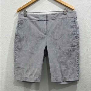 ANN TAYLOR Classic Seersucker Cotton Grey and White Striped Women's Shorts 12‎